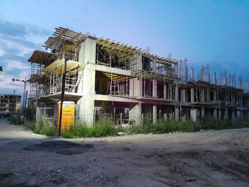 3 cam de vanzare in complex 10 Villas Pallady