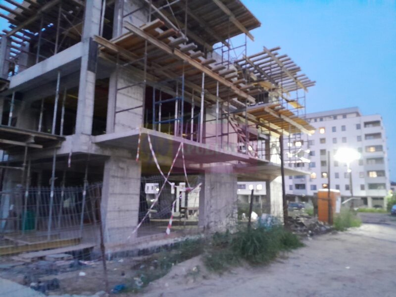 3 cam de vanzare in complex 10 Villas Pallady